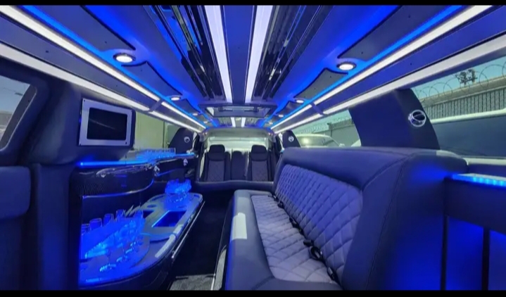 2022 Chrysler 300 Limousine