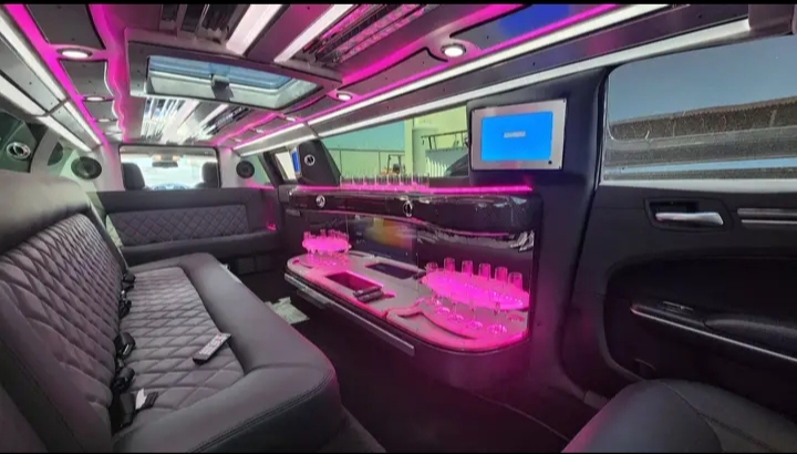 2022 Chrysler 300 Limousine