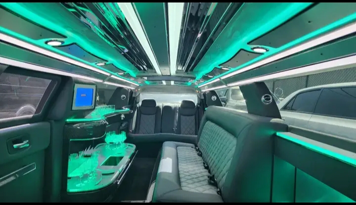 2022 Chrysler 300 Limousine