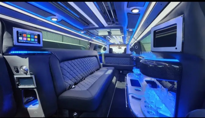 2022 Chrysler 300 Limousine