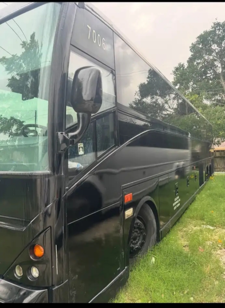 2005 VanHool C2045 Motorcoach
