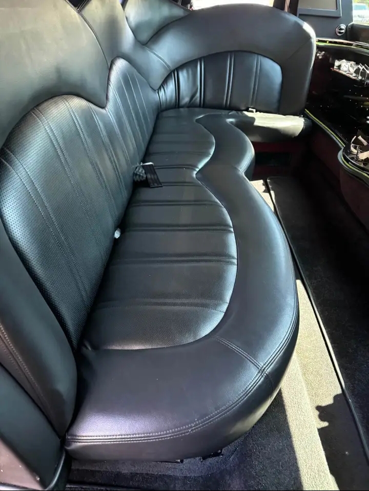 2013 Lincoln MKT Limousine