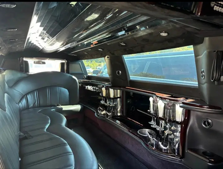 2013 Lincoln MKT Limousine