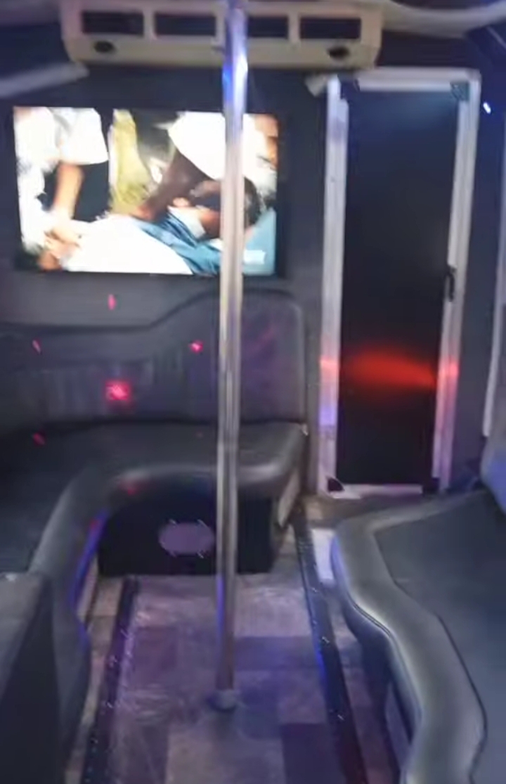 2010 Ford F-550 Limo Bus