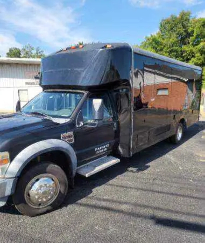 2010 Ford F-550 Limo Bus