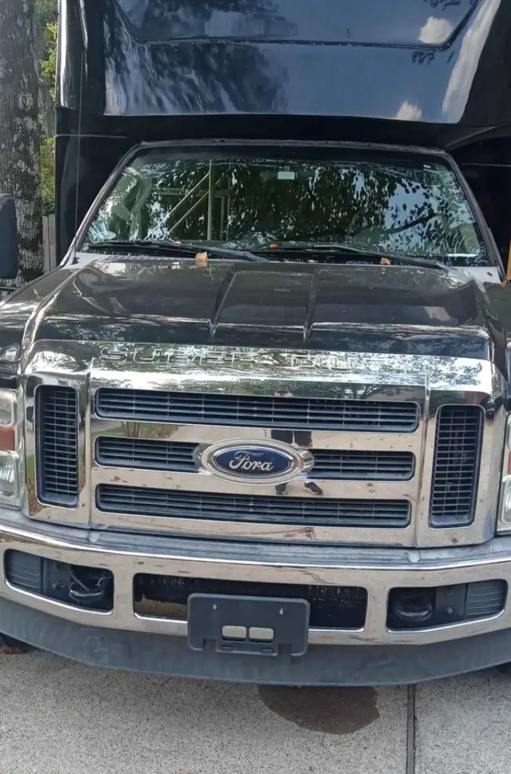 2010 Ford F-550 Limo Bus