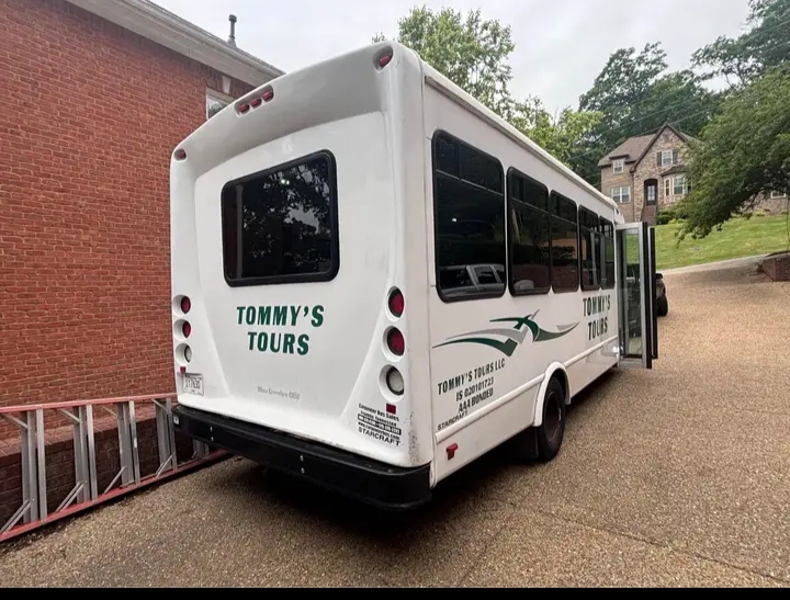2017 Ford E-450 Shuttle Bus