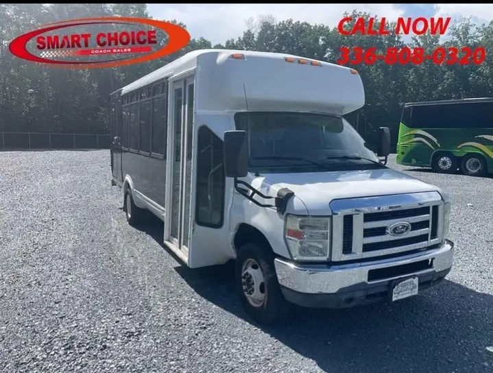 2011 Ford E-450 Shuttle Bus