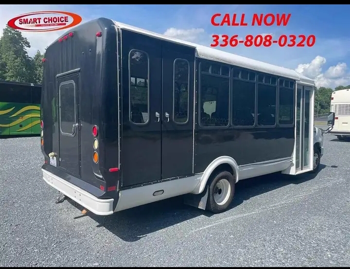 2011 Ford E-450 Shuttle Bus