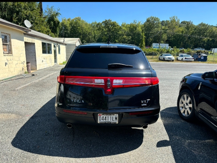 2013 Lincoln MKT Limousine