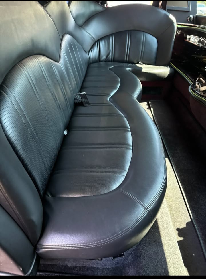 2013 Lincoln MKT Limousine