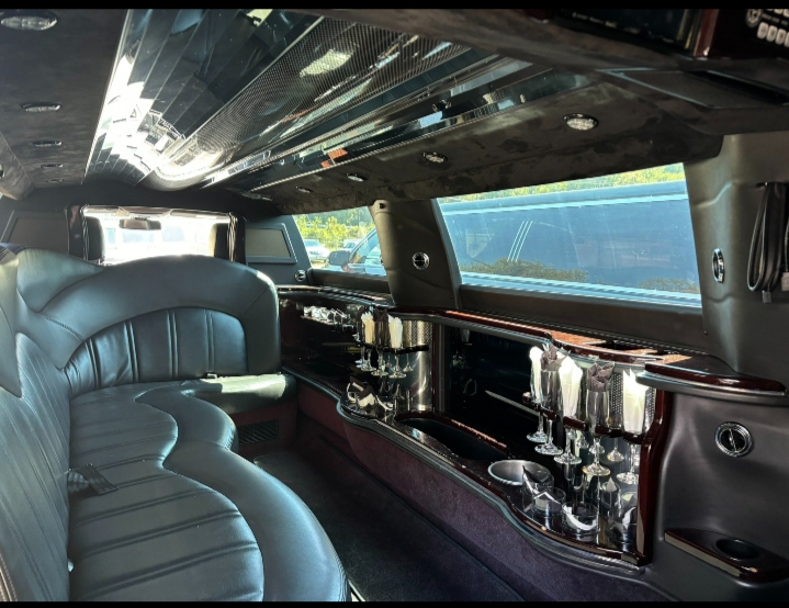 2013 Lincoln MKT Limousine