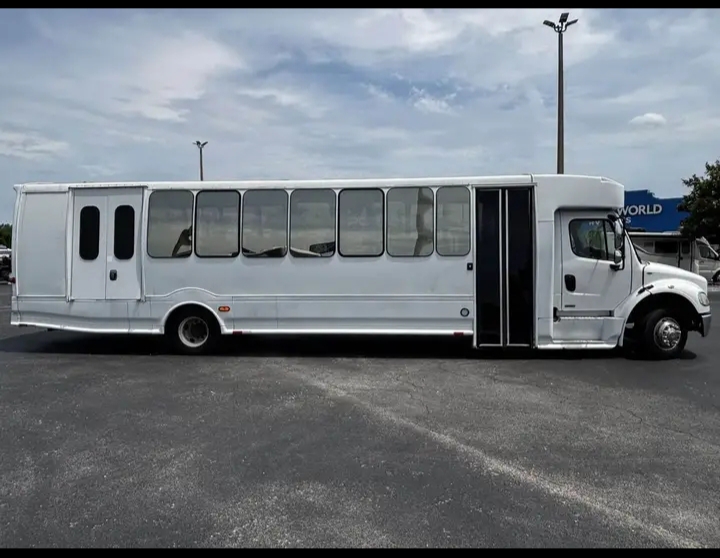 2011 Freightliner M2 Shuttle Bus