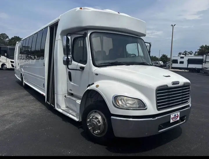 2011 Freightliner M2 Shuttle Bus