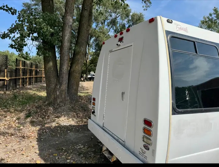 2009 Ford E-450 Shuttle Bus