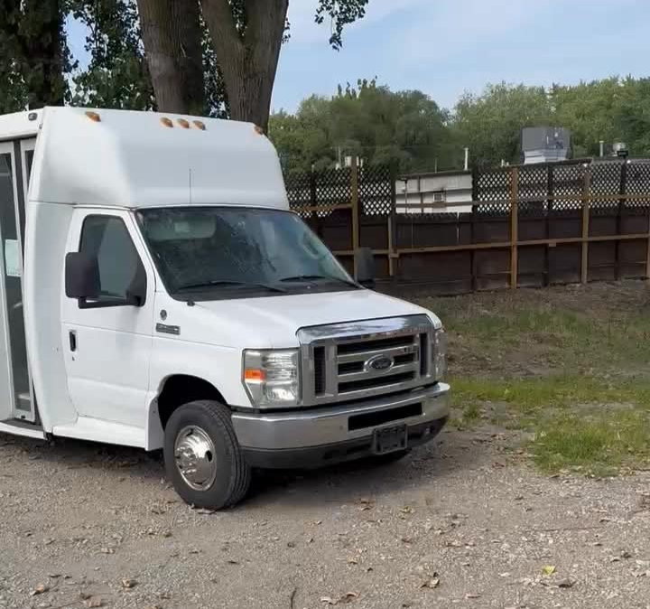 2009 Ford E-450 Shuttle Bus