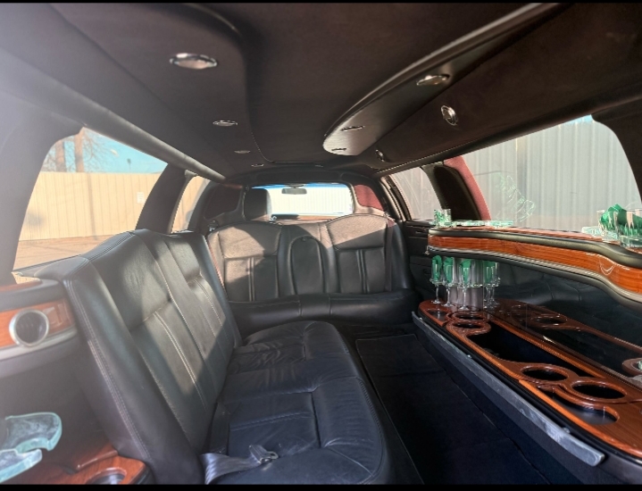 2011 Lincoln Town Car Limousine