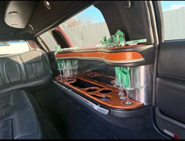 2011 Lincoln Town Car Limousine