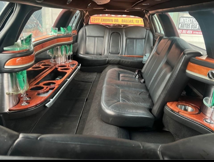2011 Lincoln Town Car Limousine