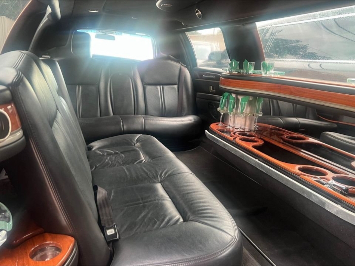 2011 Lincoln Town Car Limousine