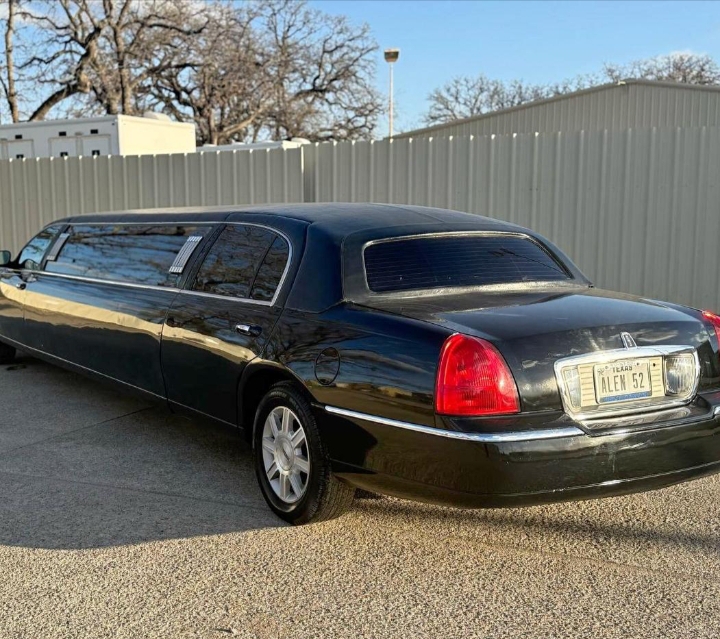 2011 Lincoln Town Car Limousine