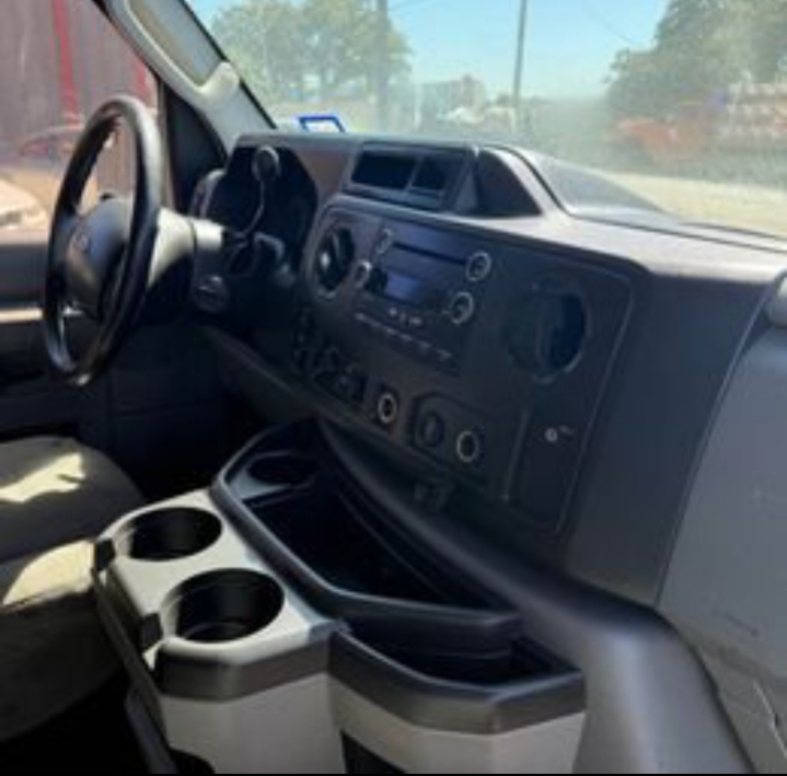 2010 Ford E-350 Shuttle Bus