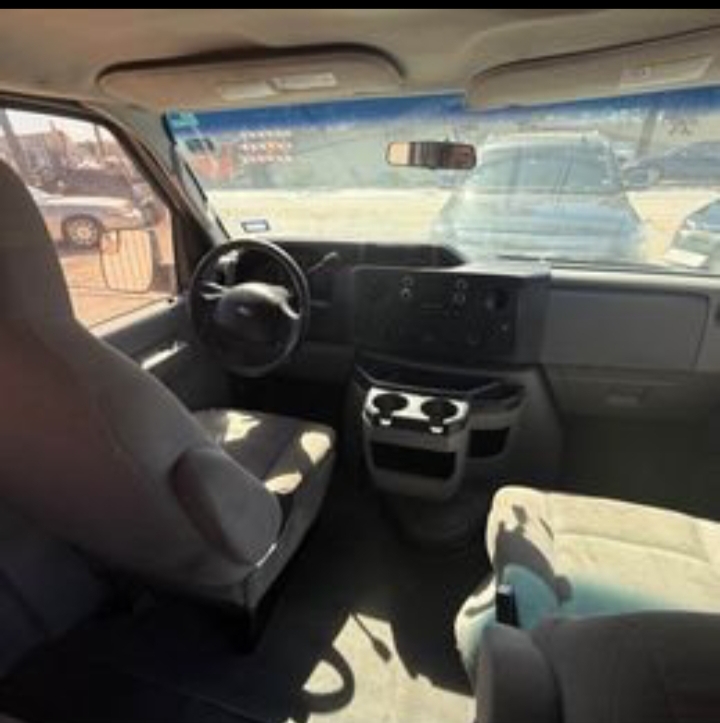 2010 Ford E-350 Shuttle Bus