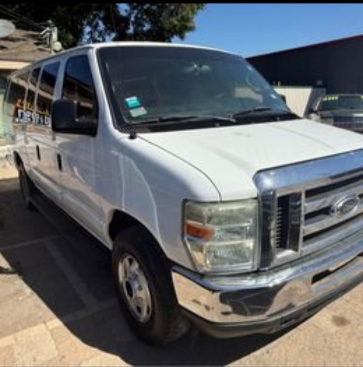 2010 Ford E-350 Shuttle Bus