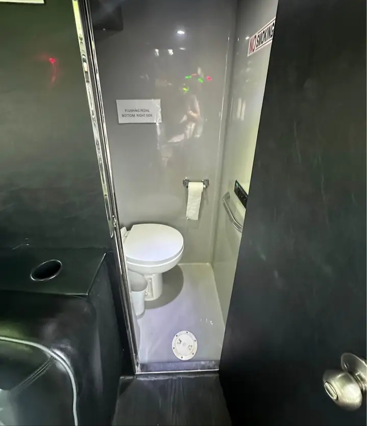 2016 Ford F-550 Limo Bus