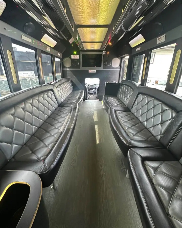2016 Ford F-550 Limo Bus