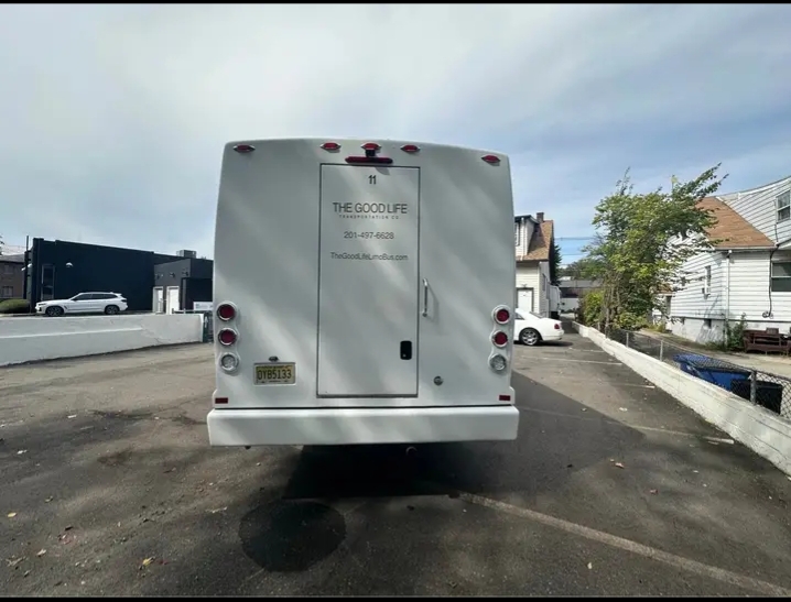 2016 Ford F-550 Limo Bus