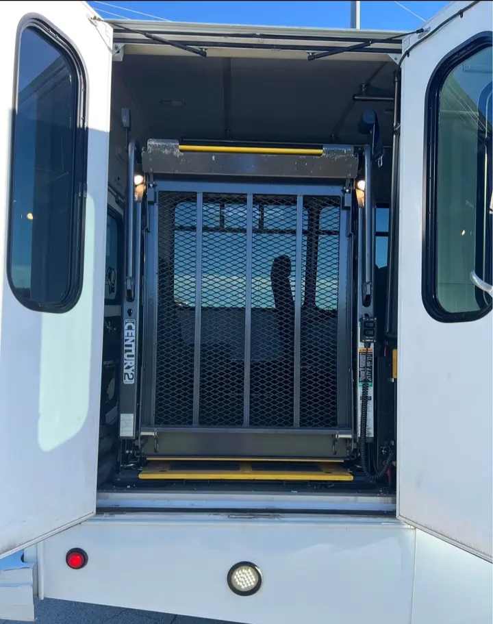 2011 Freightliner M2 Shuttle Bus