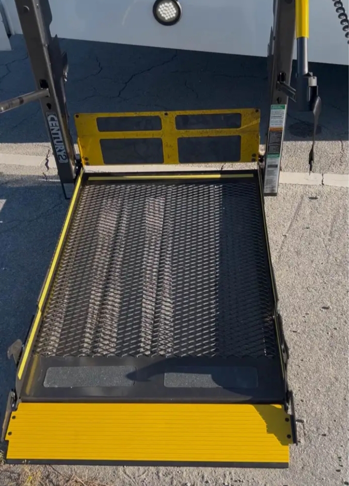 2011 Freightliner M2 Shuttle Bus