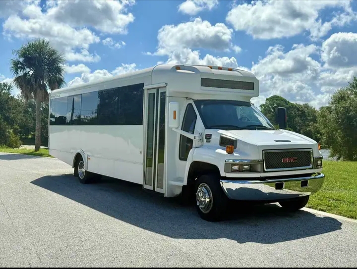 2009 GMC C5500 Party Bus