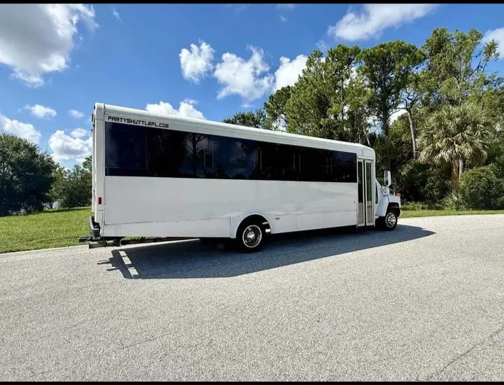 2009 GMC C5500 Party Bus