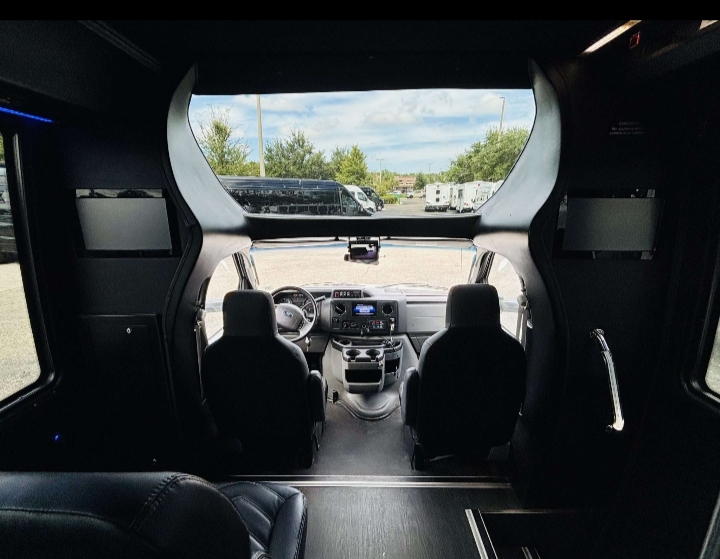 2017 Ford E-450 Shuttle Bus