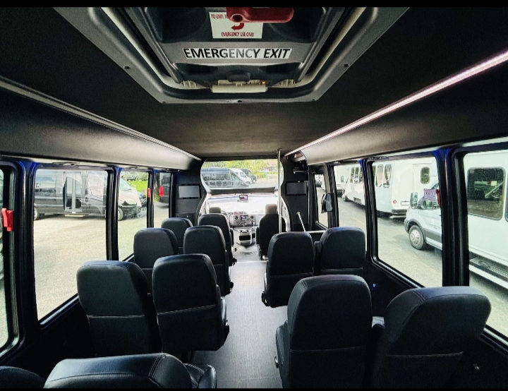 2017 Ford E-450 Shuttle Bus