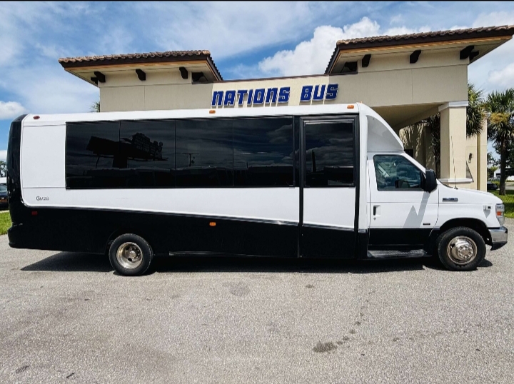 2017 Ford E-450 Shuttle Bus