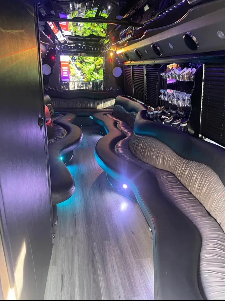 2007 Chevy C5500 Party Bus