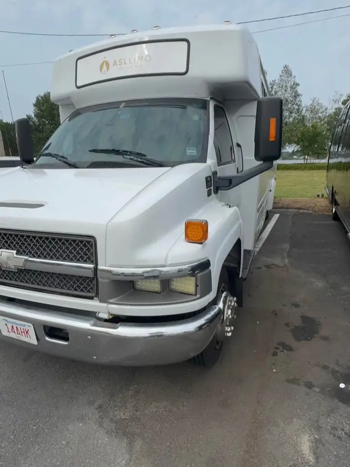 2007 Chevy C5500 Party Bus
