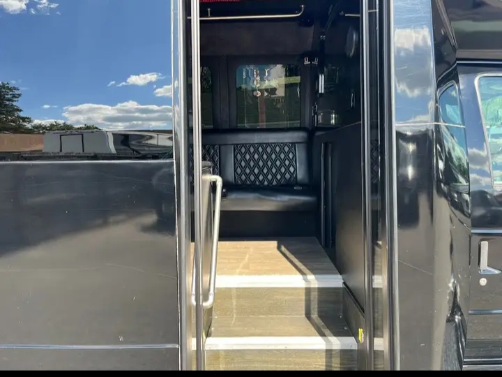2014 Ford E-450 Limo Bus