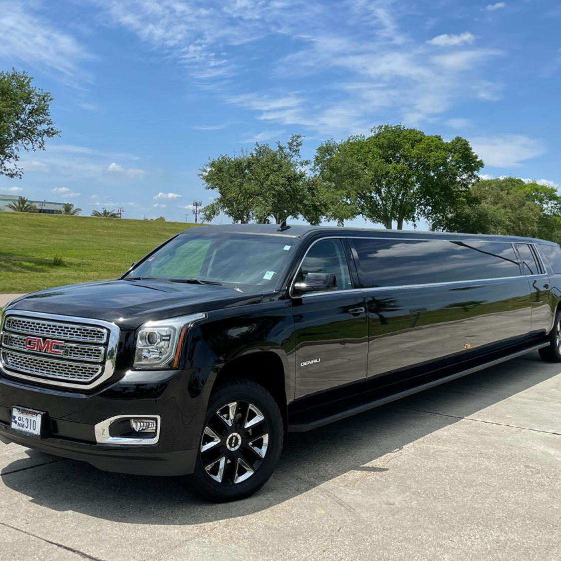 2018 CMC Yukon XL Limousine 80k
