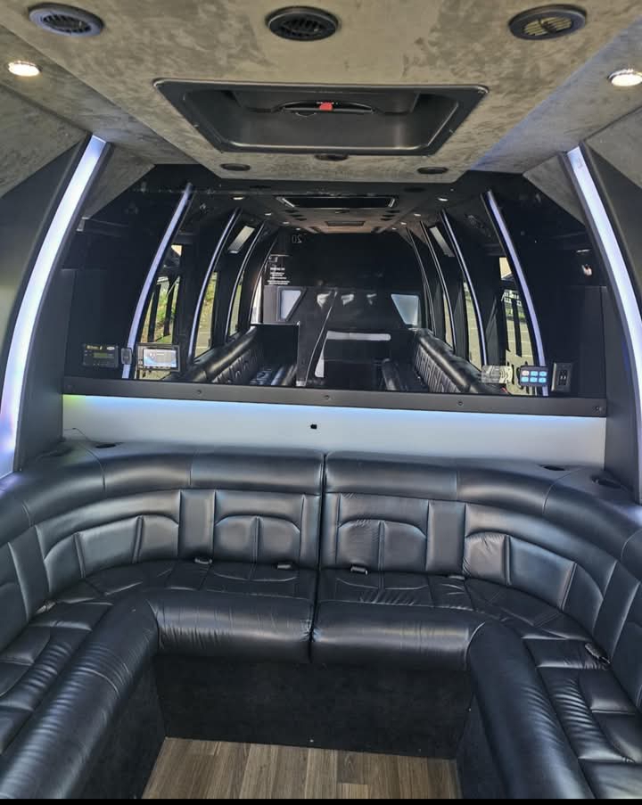 2019 Ford E-450 Limo Bus