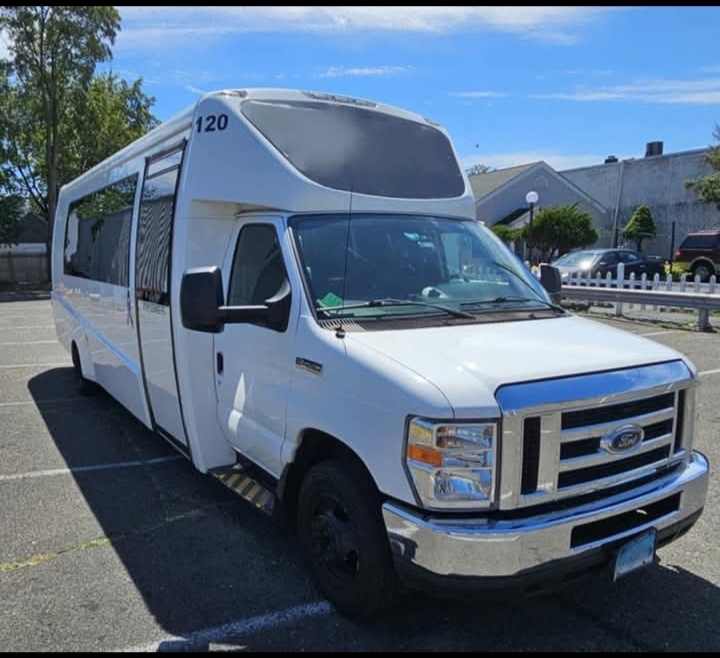 2019 Ford E-450 Limo Bus