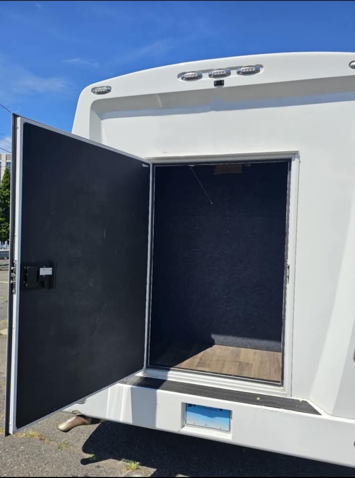 2019 Ford E-450 Limo Bus