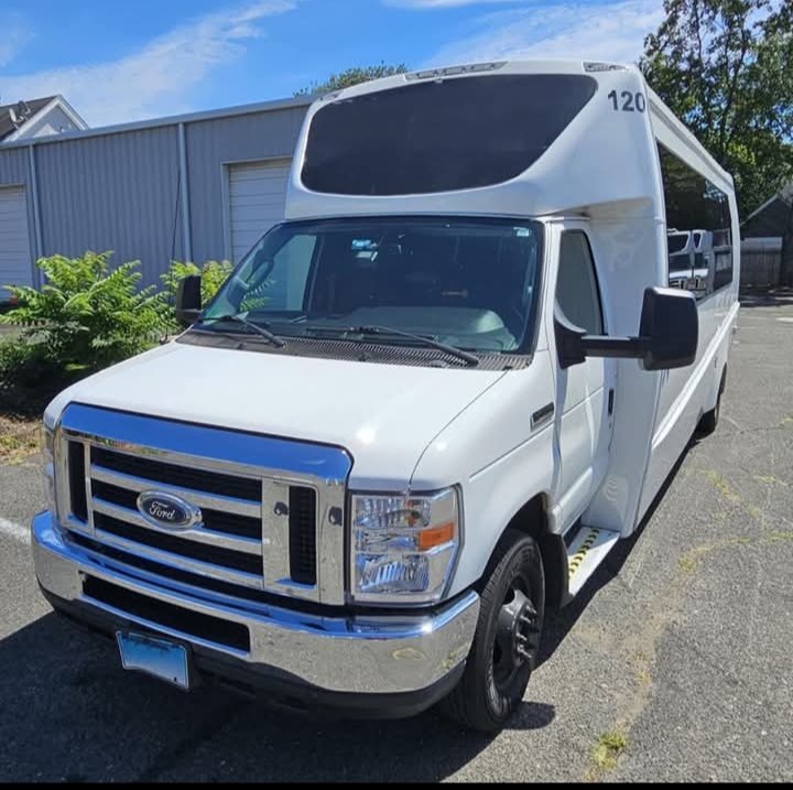 2019 Ford E-450 Limo Bus