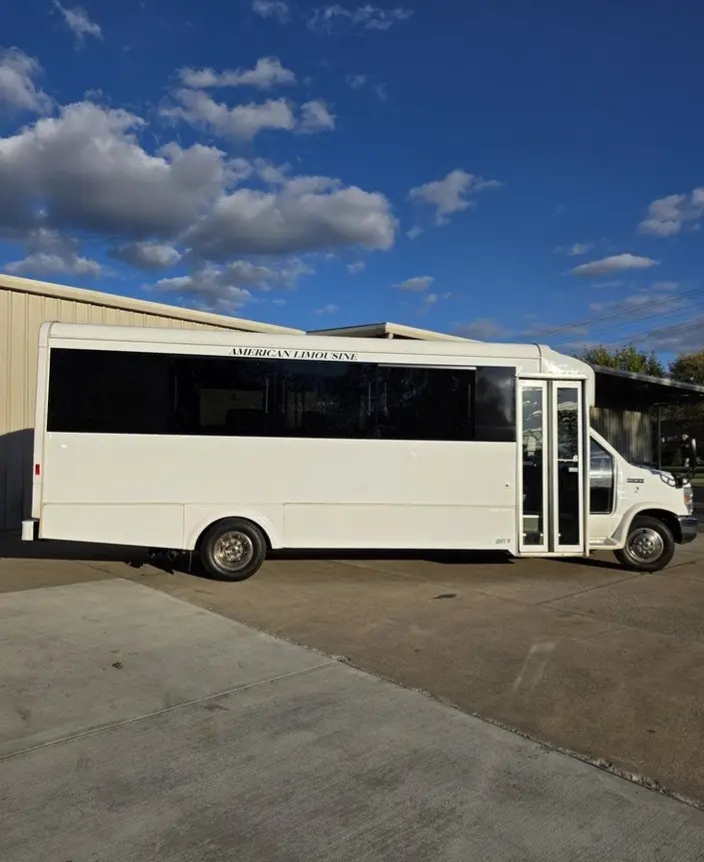 2015 Ford E-450 Luxury Bus