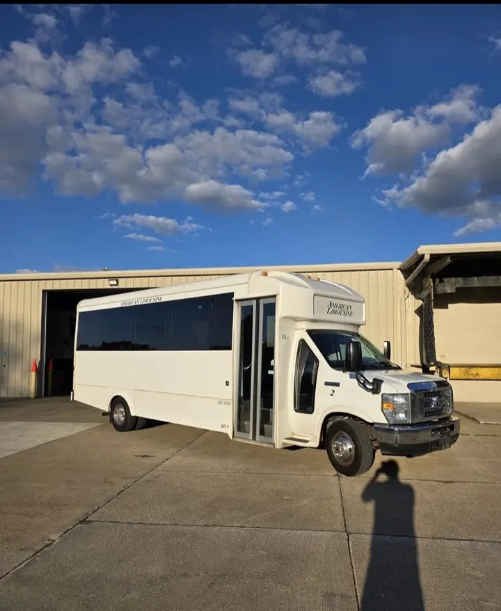 2015 Ford E-450 Luxury Bus