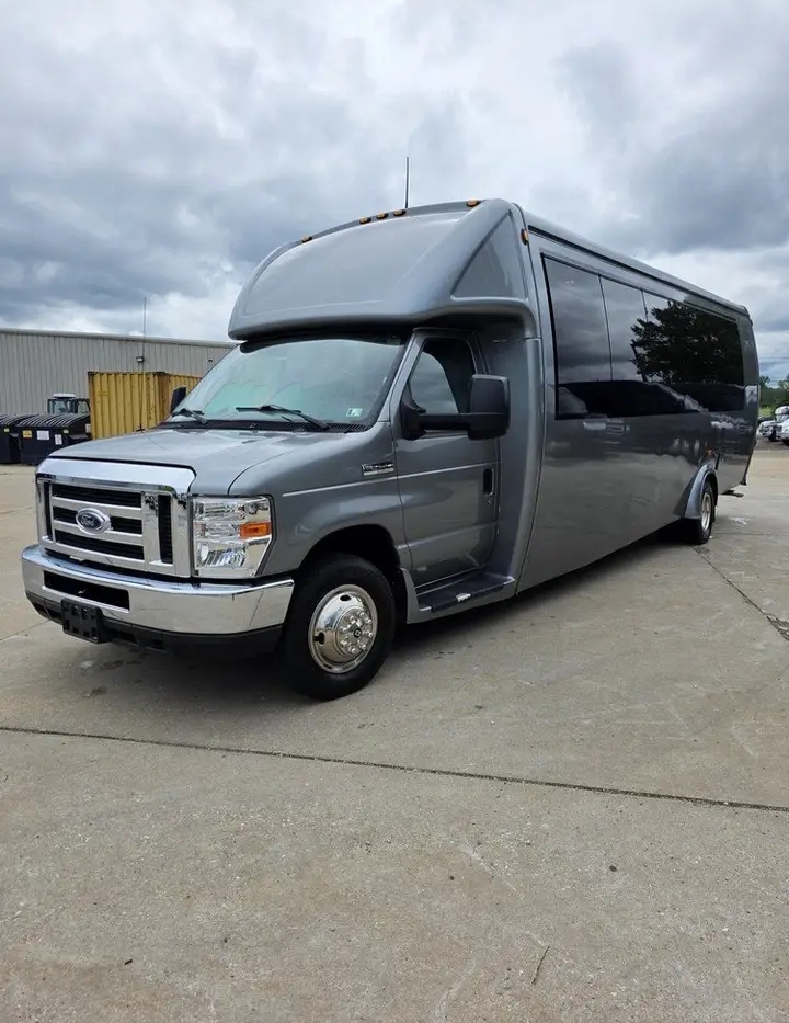 2018 Ford E-450 Limo Bus