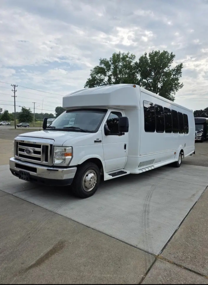 2012 Ford E-450 Limo Bus
